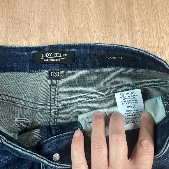 Judy Blue Women’s Flare Jeans Size 11/30 Dark Wash Studded Sides Frayed Hem - Picture 4 of 5